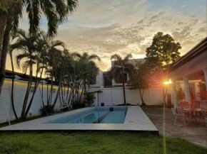 Jay's Villa A